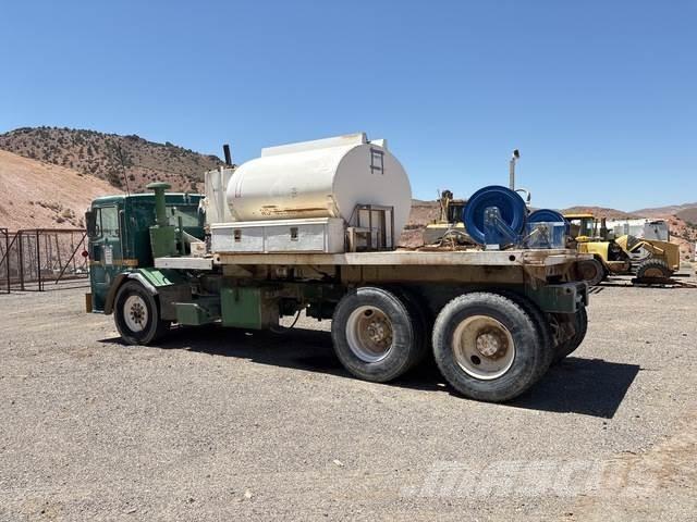 Peterbilt 320 Motrici cisterna