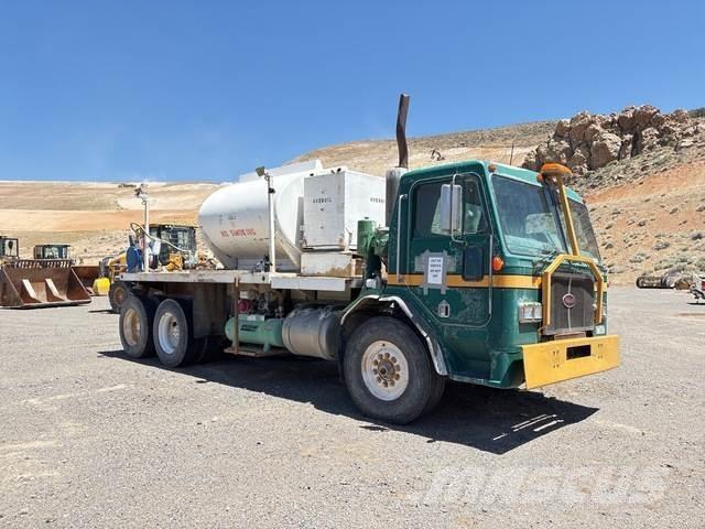 Peterbilt 320 Motrici cisterna