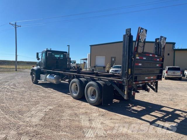 Peterbilt 330 Camion plateau