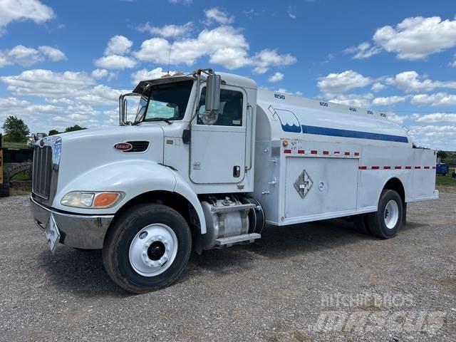 Peterbilt 337 Motrici cisterna