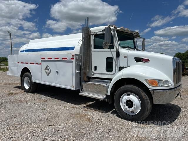 Peterbilt 337 Motrici cisterna