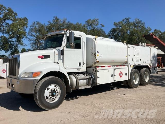 Peterbilt 348 Motrici cisterna