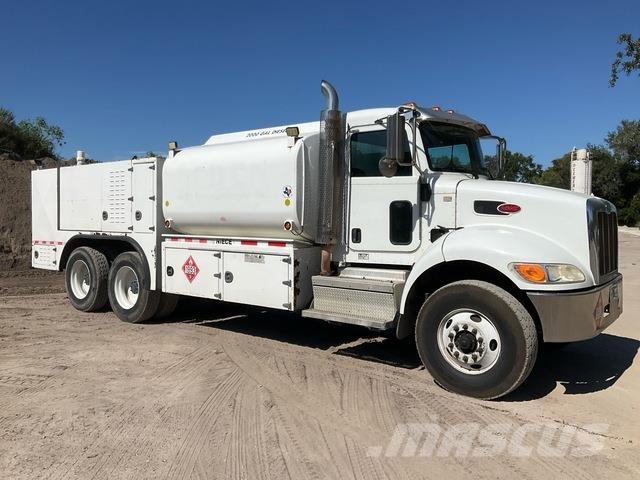 Peterbilt 348 Motrici cisterna