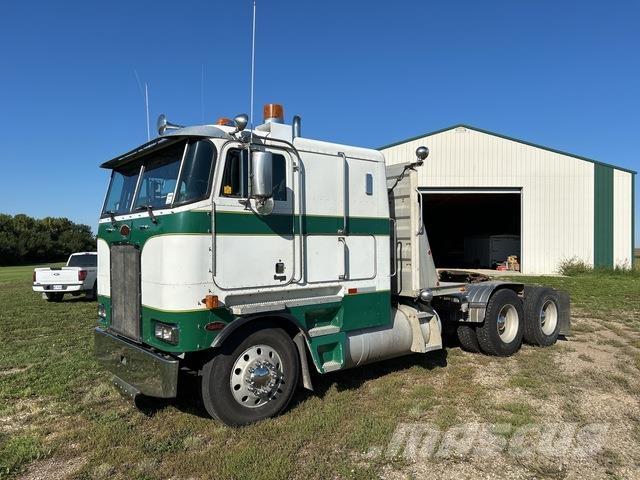 Peterbilt 362 Cabines