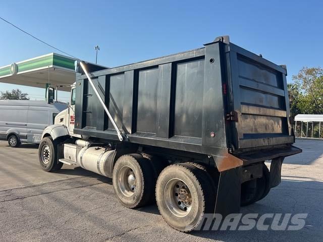 Peterbilt 384 Camion benne