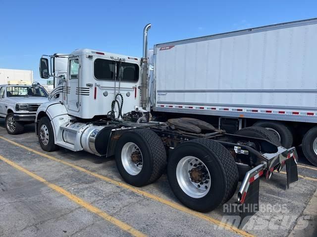 Peterbilt 384 Tracteur routier