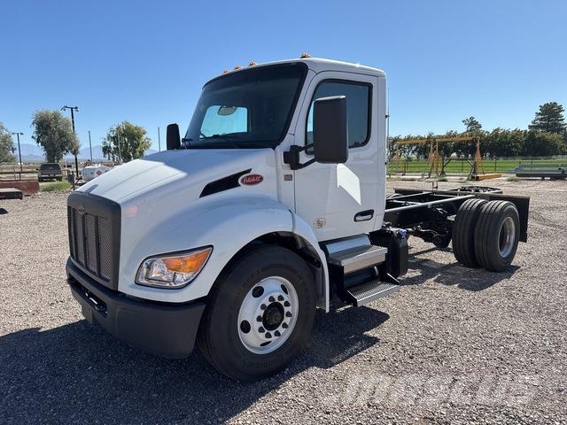Peterbilt 537 Cabines