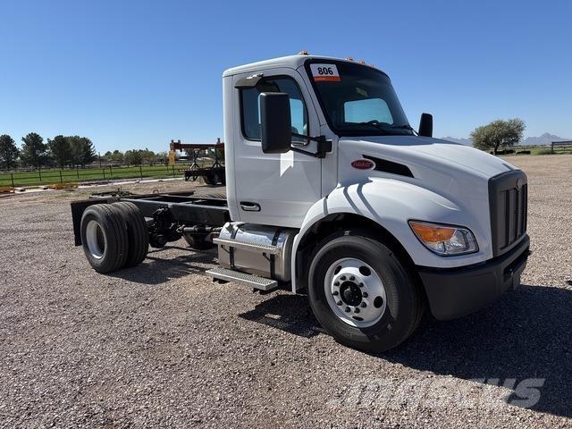 Peterbilt 537 Cabines