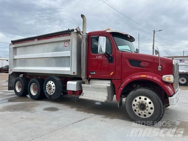 Peterbilt 567 Camion benne