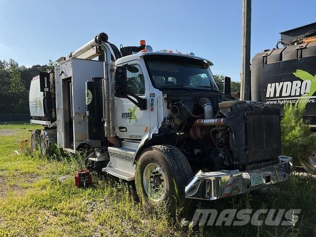Peterbilt 567 Pelle sur chenilles