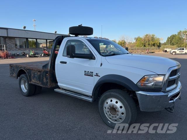 RAM 5500 Camion plateau