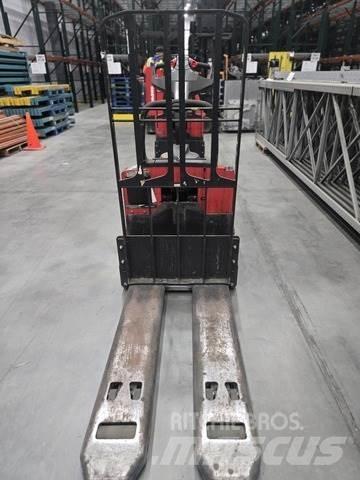 Raymond 8410 Transpalette manuel