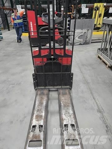 Raymond 8410 Transpalette manuel