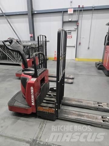 Raymond 8410 Transpalette manuel