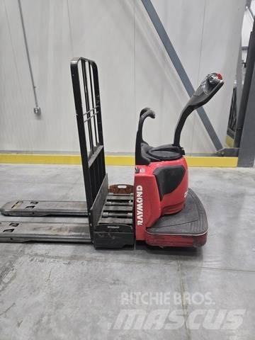 Raymond 8410 Transpalette manuel