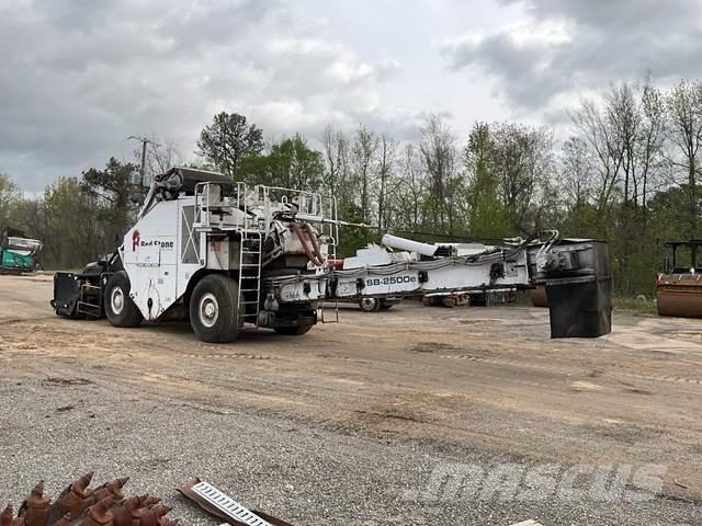 Roadtec 2500E Véhicules de transport de matériaux