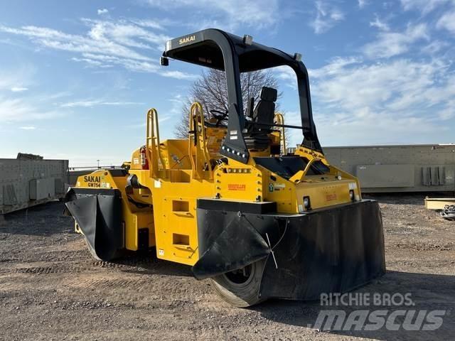 Sakai GW745 Rouleaux à pneumatiques