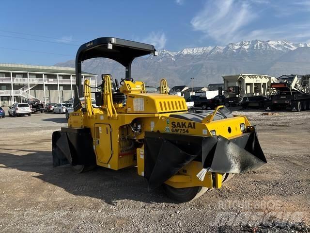 Sakai GW745 Rouleaux à pneumatiques