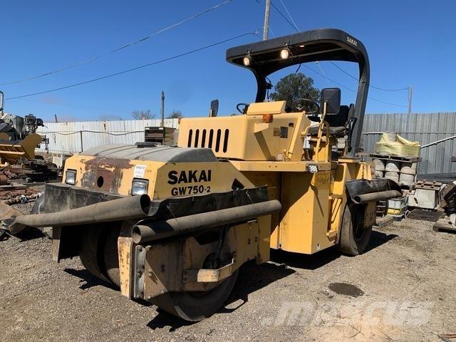 Sakai GW750-2 Rouleaux à pneumatiques