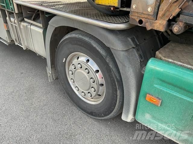 Scania R440LB Camion plateau ridelle avec grue