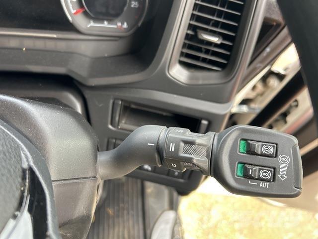Scania R560 Camion plateau ridelle avec grue