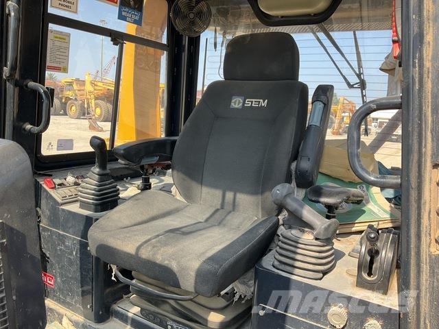 SEM 822D Bouteurs sur chenilles