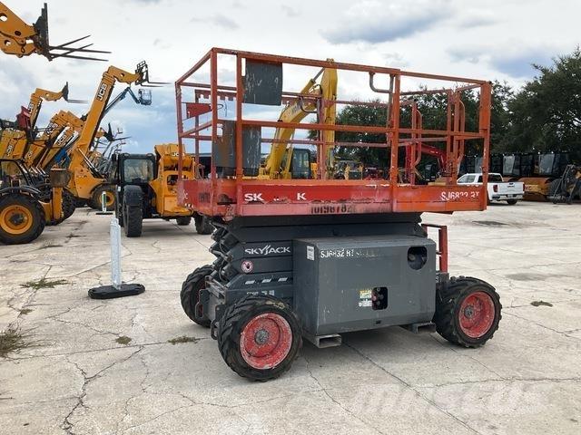 SkyJack 6832RT Nacelle ciseaux