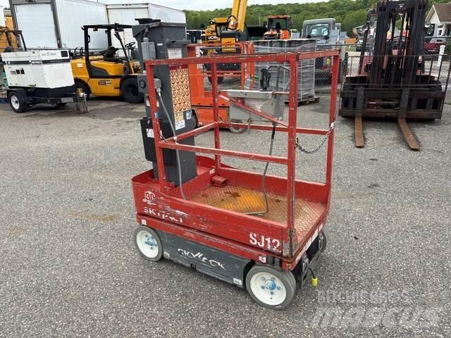 SkyJack SJ12 Mât vertical