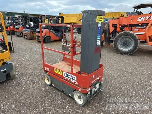 SkyJack SJ16 Mât vertical