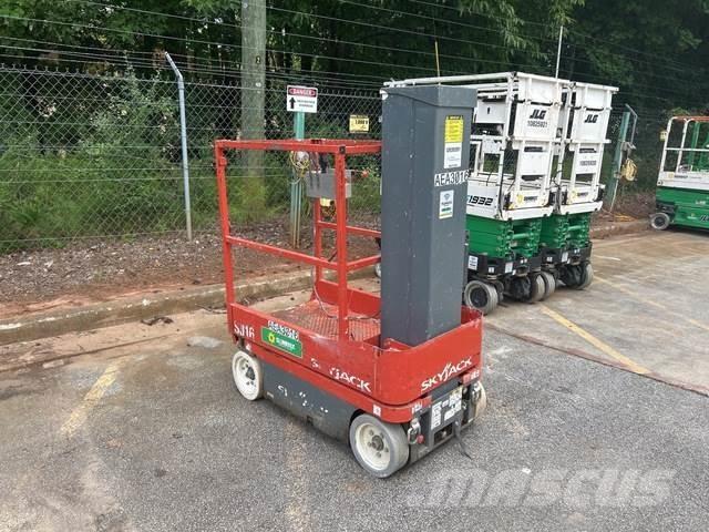 SkyJack SJ16 Mât vertical