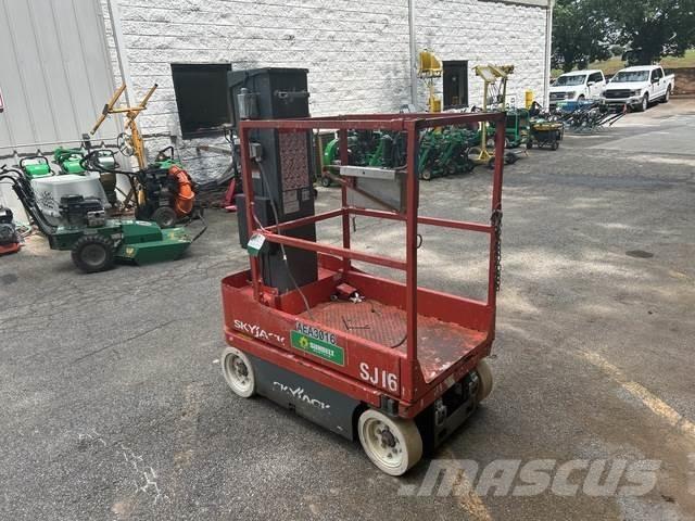 SkyJack SJ16 Mât vertical