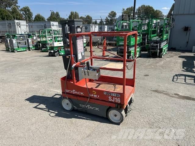 SkyJack SJ16 Mât vertical