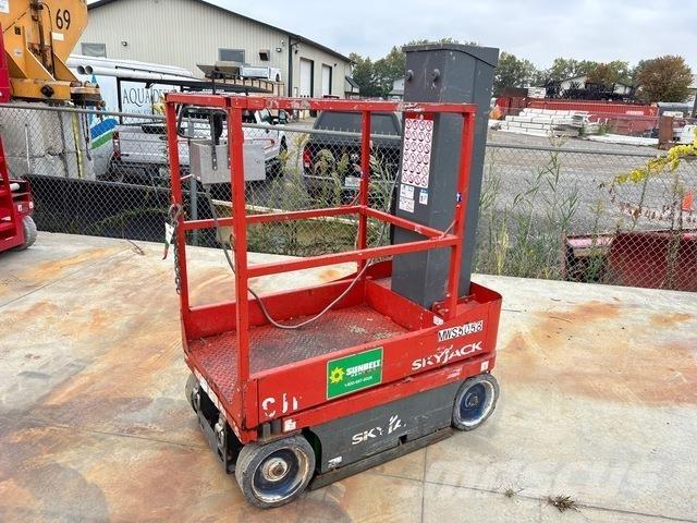 SkyJack SJ16 Mât vertical