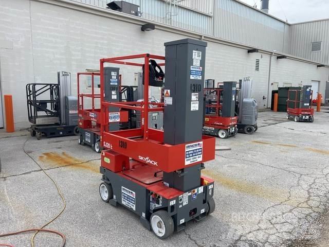 SkyJack SJ20E Mât vertical