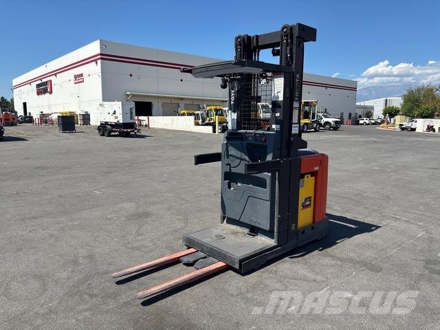 Toyota 8BPU15 Préparateur de commande moyenne levée