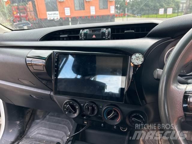 Toyota HiLux Utilitaire benne