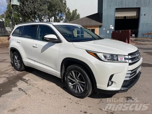 Toyota Kluger Voiture