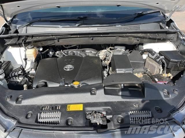 Toyota Kluger Voiture