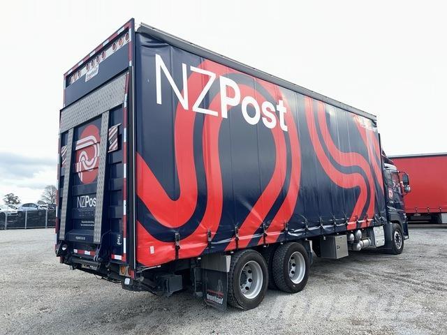 UD CD 25 360 Camion à rideaux coulissants (PLSC)