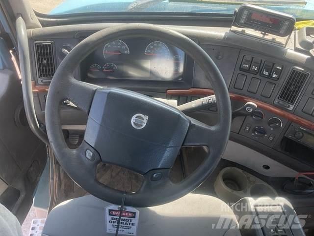 Volvo VHD104F Autre camion