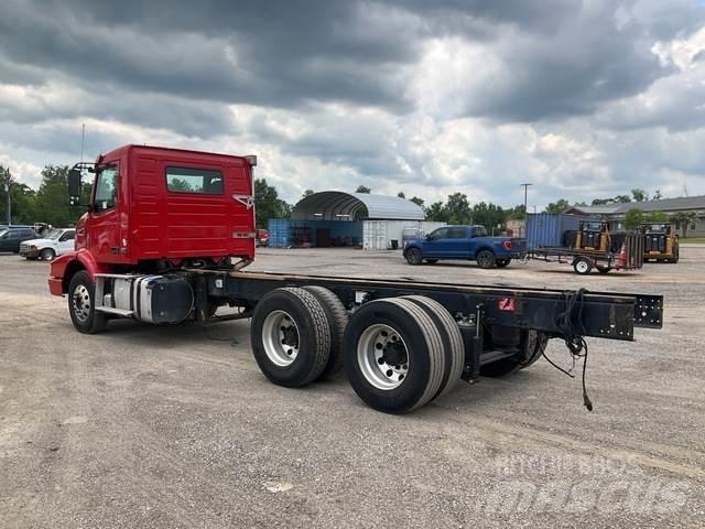Volvo VHD64B Cabines