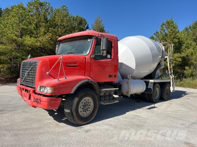 Volvo VHD64B Autre camion