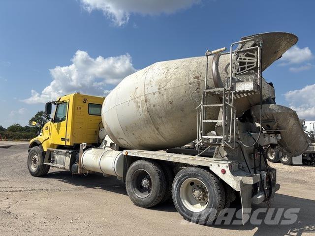 Volvo VHD64F Autre camion