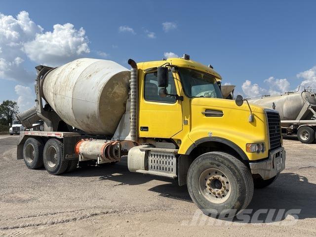 Volvo VHD64F Autre camion