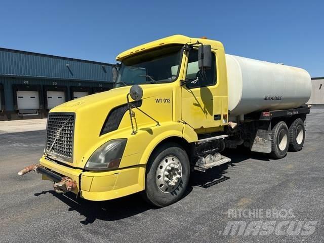 Volvo VNL Camion citerne à eau