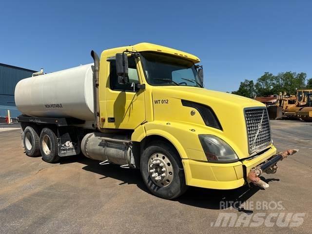 Volvo VNL Camion citerne à eau