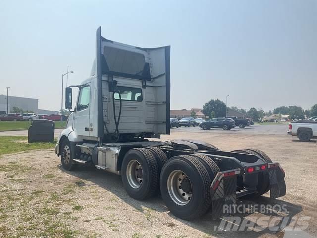 Volvo VNL 300 Tracteur routier