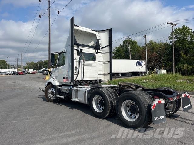 Volvo VNL 300 Tracteur routier
