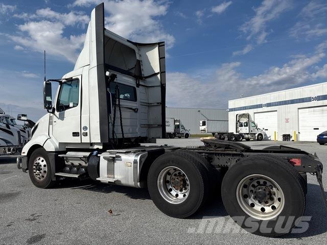 Volvo VNL 300 Tracteur routier
