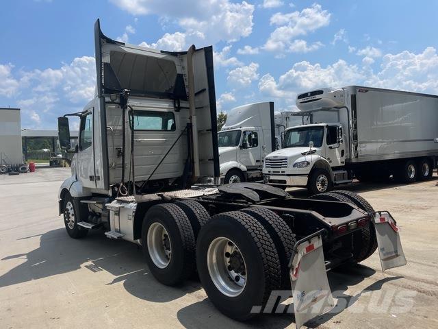 Volvo VNL300 Tracteur routier